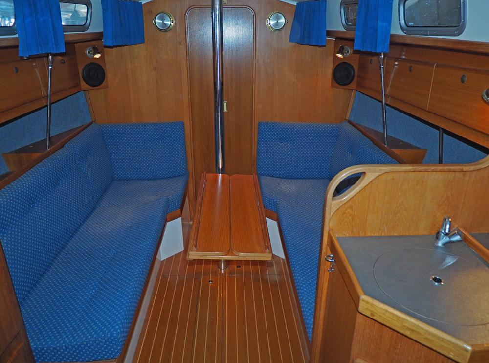 Saloon, Accommodation